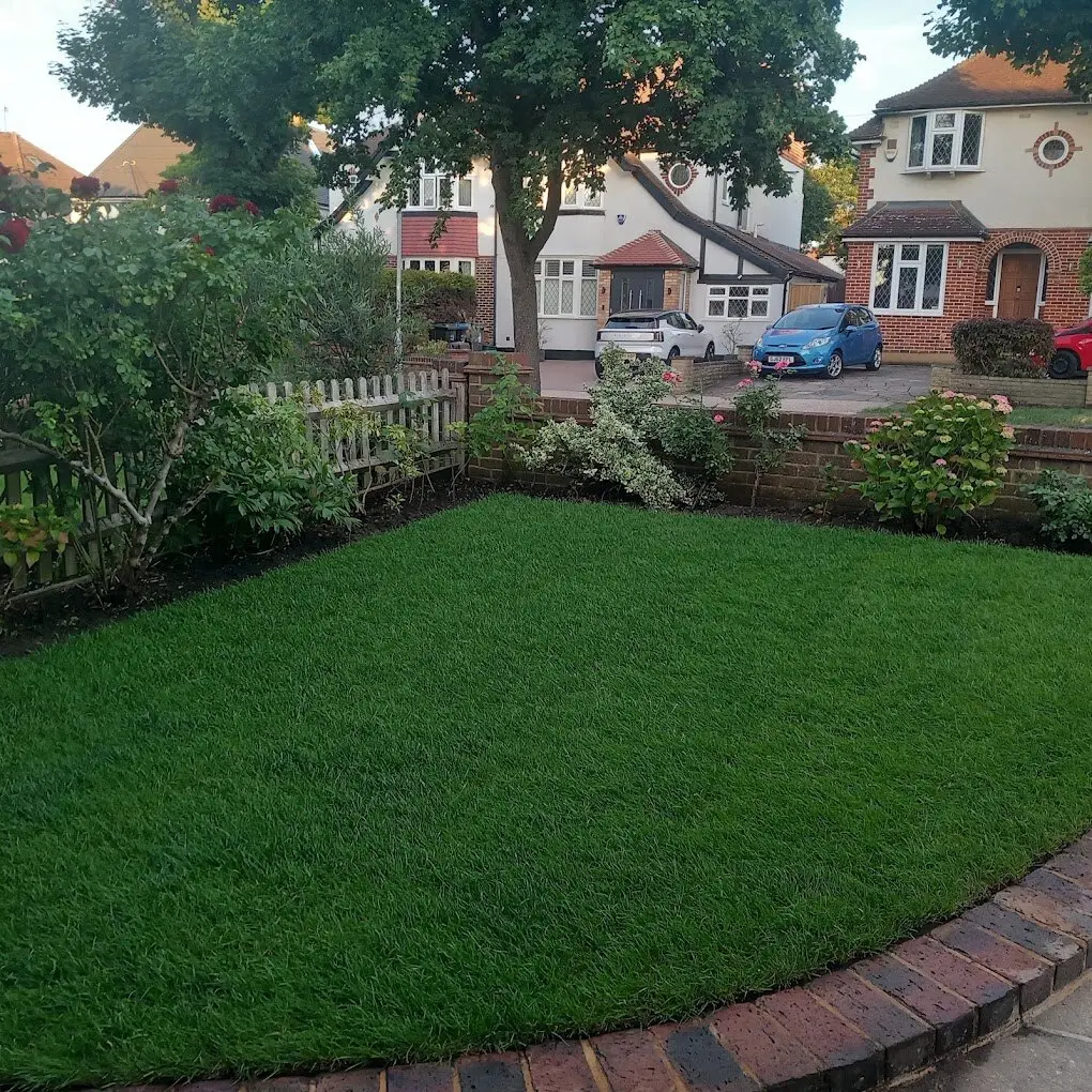 Garden and landscaping work by Gregory’s Gardens, photograph 3